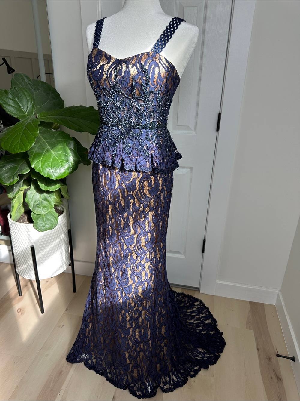 Mac Duggal 4 Navy Blue Beaded Peplum Lace Evening Gown Floor Length Dress